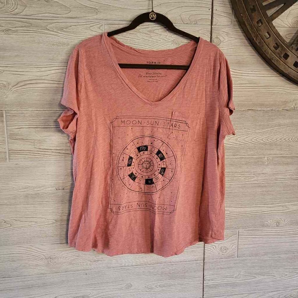 Torrid Astrology Classic Fit Tshirt SZ 1 Plus Size Sun Moon Stars